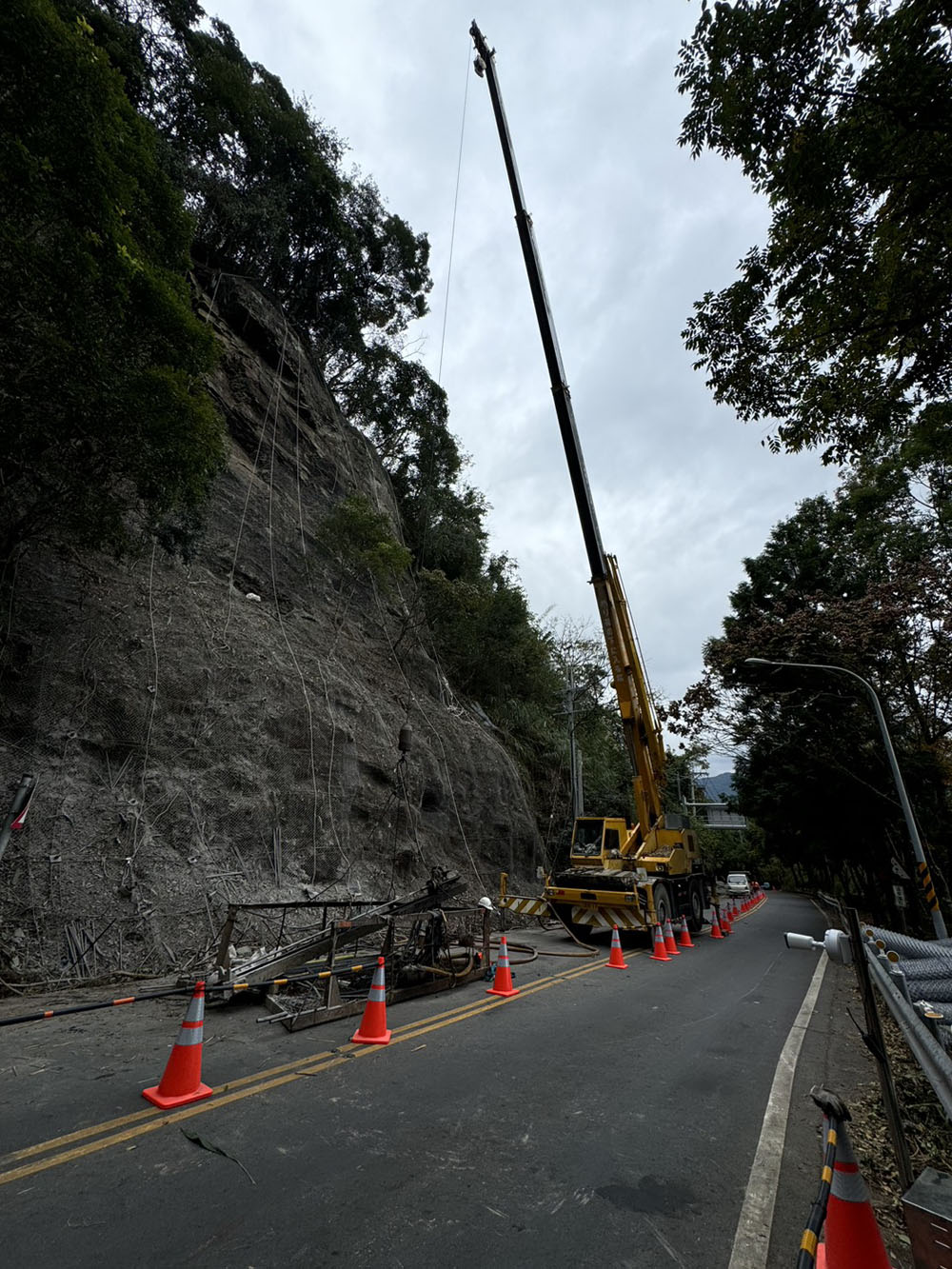 南投道路邊坡防護工程吊掛施工